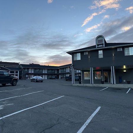 Kings Motor Inn Kamloops Buitenkant foto